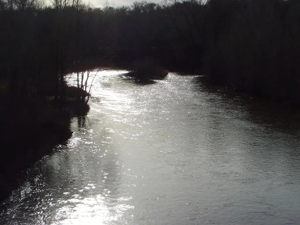 Le Bravard Jumeaux 3*,  France